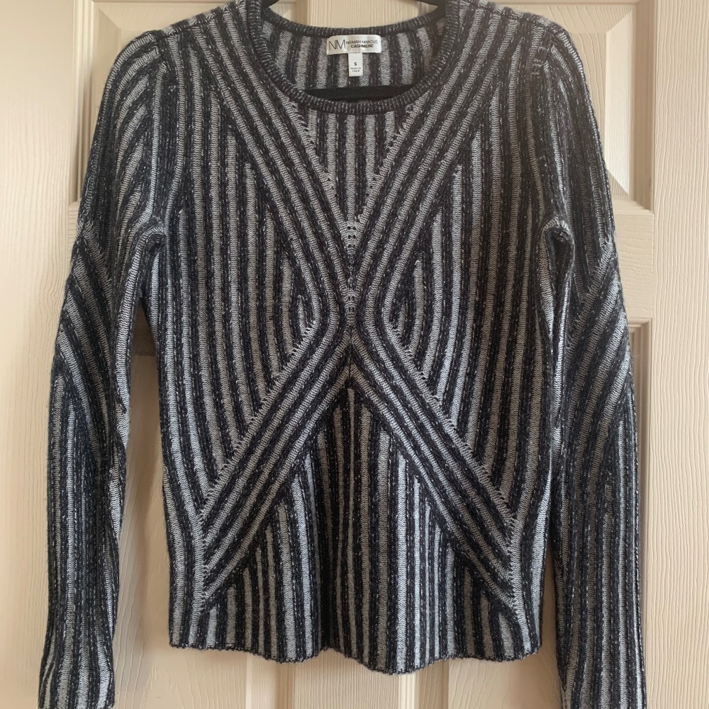 Neiman Marcus Cashmere Gray/Black Sweater sz S